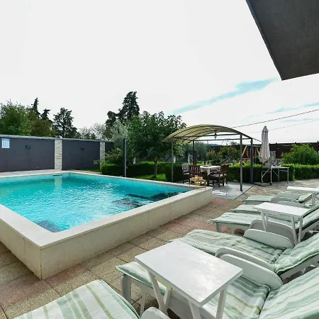 Ferienhaus Noa Galovac (Zadar)